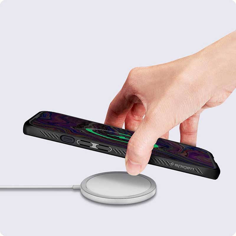 Spigen Liquid Air – dėklas iPhone 13 (juodas)