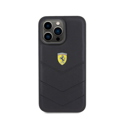 Ferrari Quilted Metal Logo – dėklas, skirtas „iPhone 15 Pro Max“ (juodas)
