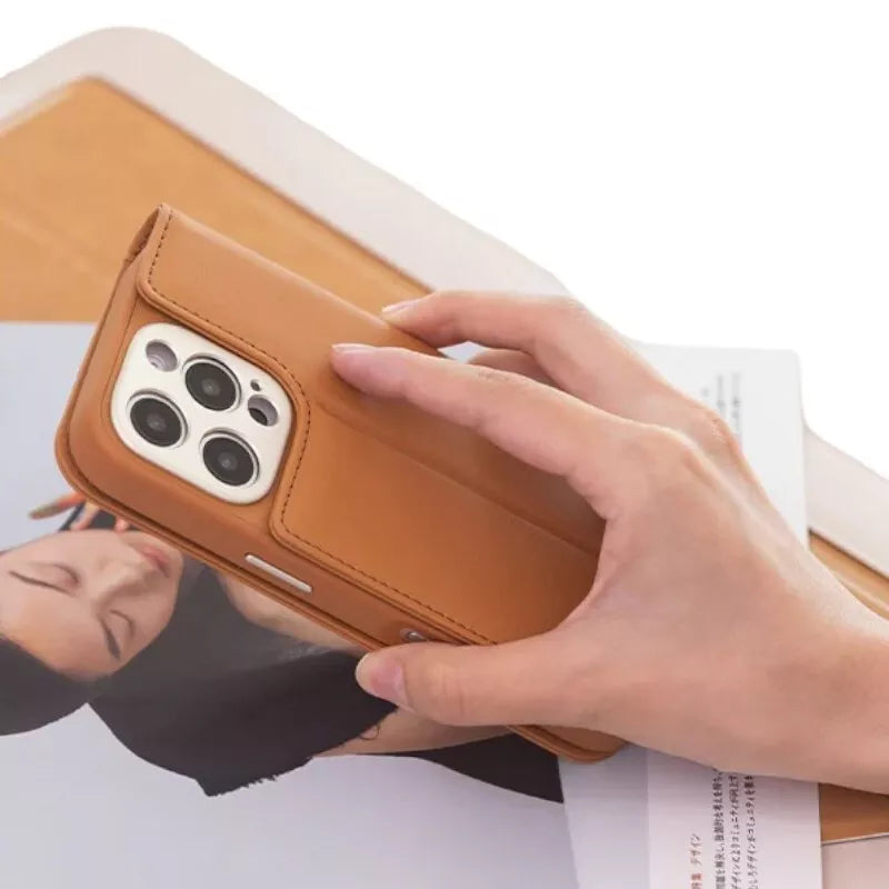 Moshi Overture MagSafe – 3-in-1 odinis atverčiamas dėklas, skirtas iPhone 16 Pro Max (Caramel Brown)