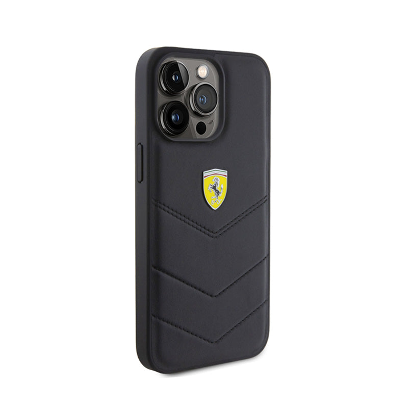 Ferrari Quilted Metal Logo – dėklas, skirtas „iPhone 15 Pro Max“ (juodas)