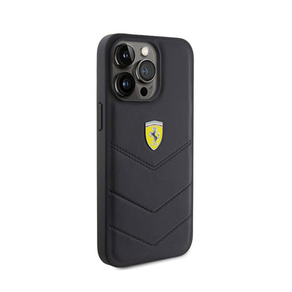 Ferrari Quilted Metal Logo – dėklas, skirtas „iPhone 15 Pro Max“ (juodas)
