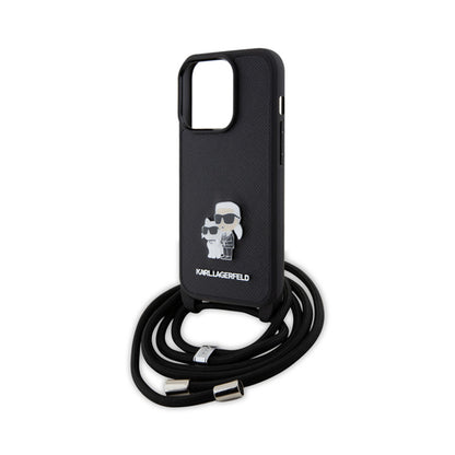 Karl Lagerfeld Crossbody Safiano Metalo Segtukas Karl & Choupette – Dėklas iPhone 15 Pro (Juoda)