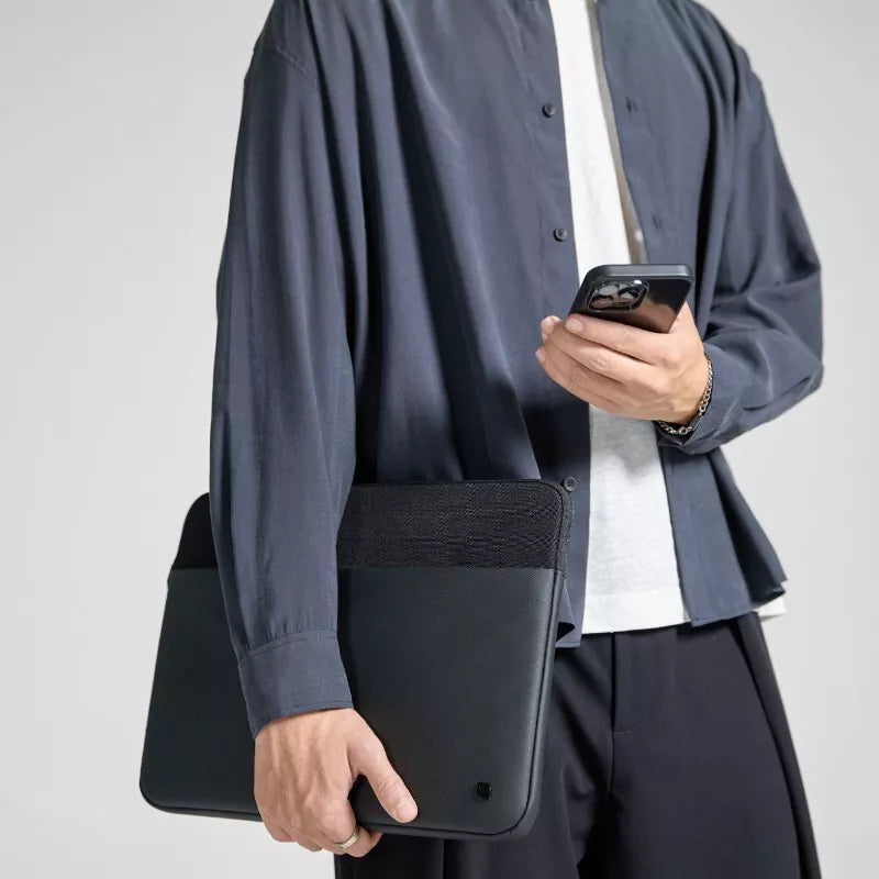 Incase A.R.C. įmautė – dėklas su kišenėle, skirtas MacBook Pro 14" (M4/M3/M2/M1/2024-2021) (pilka)