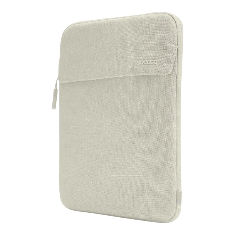 Incase Crosstown Sleeve su Woolenex – Dėklas su kišene skirtas MacBook Pro 16" (M4/M3/M2/M1/2024–2021) (juodas)