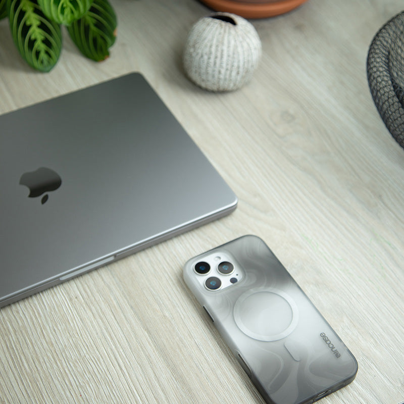 Incase Halo dėklas MagSafe – dėklas iPhone 16 Pro Max (Oil Slick Smoke)