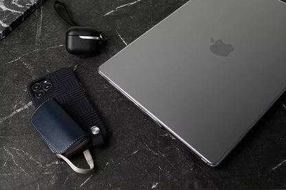 Moshi iGlaze – Kietasis dėklas, skirtas MacBook Air 13.6" M4 (2025) / M3 (2024) / M2 (2022) (Stealth Clear)