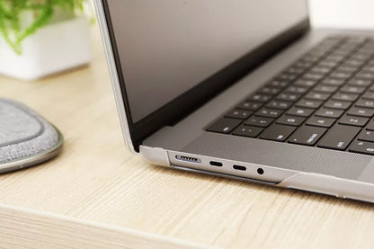 Moshi iGlaze – Kietasis dėklas, skirtas MacBook Air 13.6" M4 (2025) / M3 (2024) / M2 (2022) (Stealth Clear)