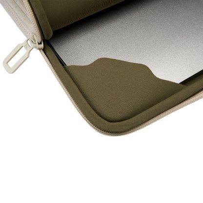 TUCANO Velluto 2 – dėklas „MacBook Air 13" (M4/M3/M2/M1/2025-2018) / Pro 13" / Nešiojamojo kompiuterio 12" (kremas)