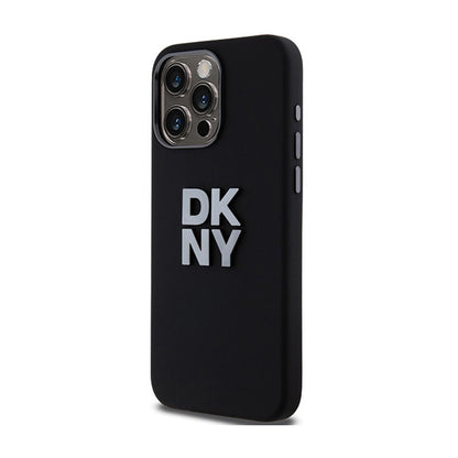 DKNY skysto silikono dėklas su metaliniu logotipu – skirtas iPhone 15 Pro Max (juodas)