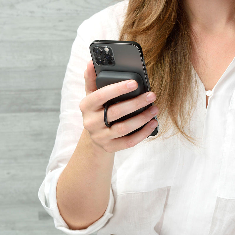 Cellularline Ring MAG 5000 – 5000 mAh 7.5W „MagSafe“ indukcinis išorinis akumuliatorius su stovu (juodas)