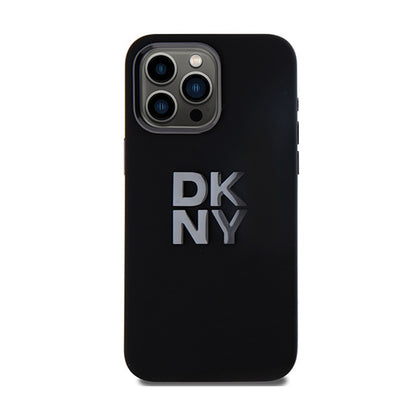 DKNY skysto silikono dėklas su metaliniu logotipu – skirtas iPhone 15 Pro Max (juodas)