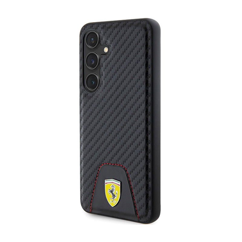 Ferrari Carbon Stitched Bottom – dėklas, skirtas Samsung Galaxy S24 (juodas)