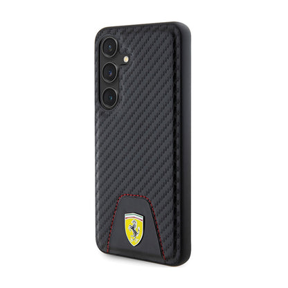 Ferrari Carbon Stitched Bottom – dėklas, skirtas Samsung Galaxy S24 (juodas)