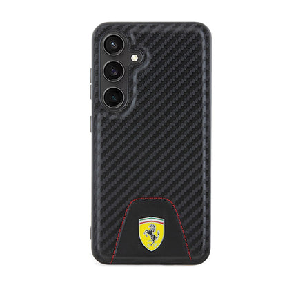 Ferrari Carbon Stitched Bottom – dėklas, skirtas Samsung Galaxy S24 (juodas)