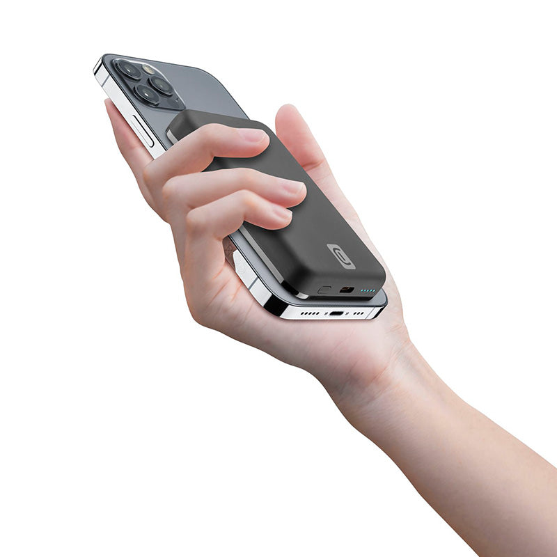 Cellularline MAG 5000 – 5000 mAh 7,5 W indukcinis maitinimo blokas su „MagSafe“ (juodas)