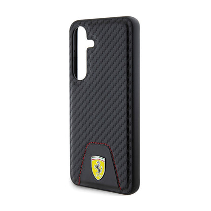 Ferrari Carbon Stitched Bottom – dėklas, skirtas Samsung Galaxy S24 (juodas)