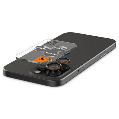 Spigen Optik Pro GLAS.TR EZ Fit objektyvo apsauga, skirta iPhone 16 Pro / 16 Pro Max (2 vnt.) (Desert Titanium)