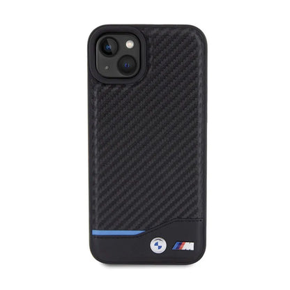 BMW od odos, karbono, su mėlyna linija – dėklas iPhone 15 Plus (juodas)