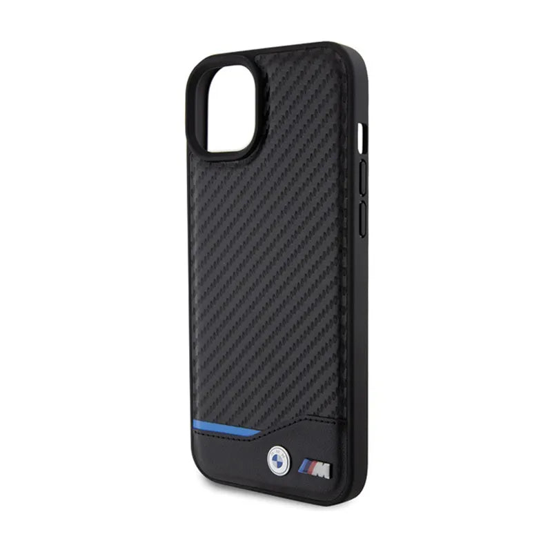 BMW od odos, karbono, su mėlyna linija – dėklas iPhone 15 Plus (juodas)