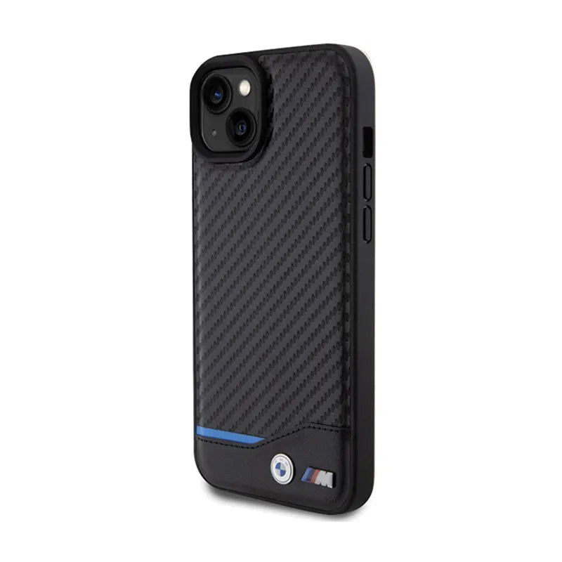 BMW od odos, karbono, su mėlyna linija – dėklas iPhone 15 Plus (juodas)
