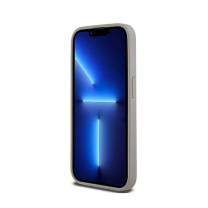 DKNY Dėklas iPhone 15 Pro, odinis, su mono juosta ir metaliniu logotipu (smėlio spalvos)