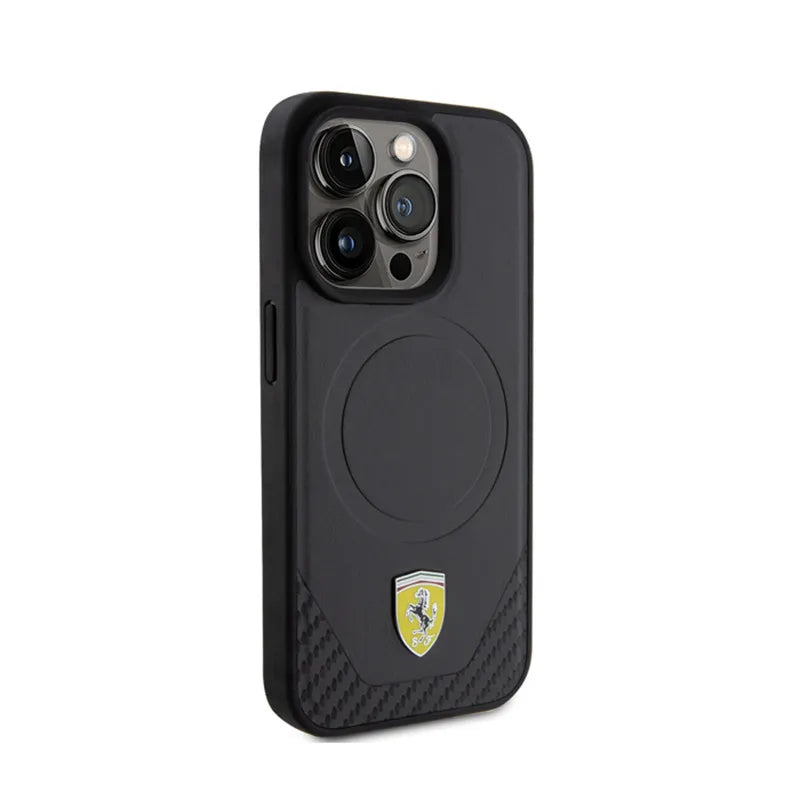 Ferrari Carbon Metal Logo MagSafe – dėklas, skirtas iPhone 15 Pro (juodas)