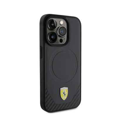 Ferrari Carbon Metal Logo MagSafe – dėklas, skirtas iPhone 15 Pro (juodas)