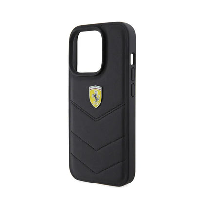 Ferrari dygsniuotas metalo logotipas – dėklas, skirtas iPhone 15 Pro (juodas)