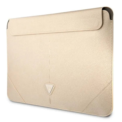 Guess Saffiano Triangle Logo dėklas – nešiojamojo kompiuterio dėklas 16 colių (smėlio)