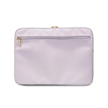 Guess Triangle 4G Sleeve - Nešiojamojo kompiuterio dėklas 13" / 14" (violetinis)