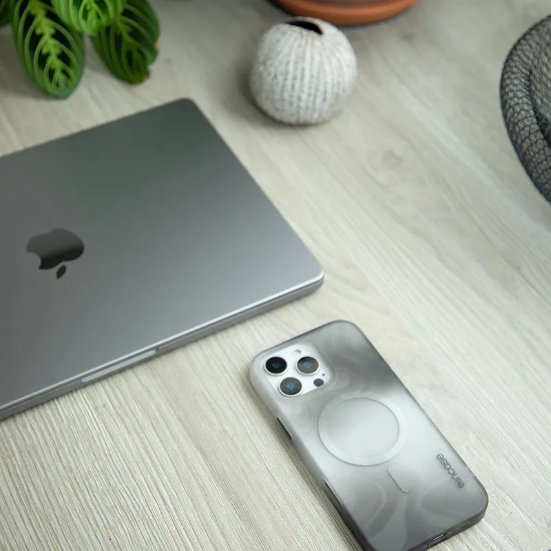 Incase Halo dėklas MagSafe – dėklas iPhone 16 Pro Max (Oil Slick Smoke)