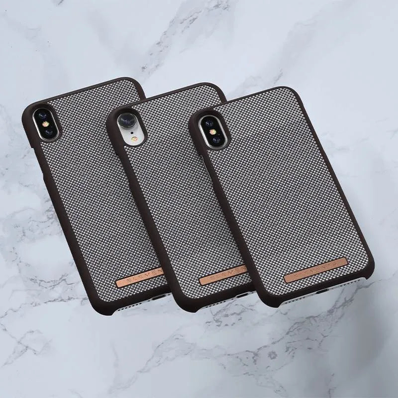 Nordic Elements Saeson Idun – dėklas, skirtas „iPhone XR“ (tamsiai rudas raštas 1)