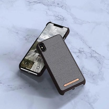 Nordic Elements Saeson Idun – Dėklas skirtas iPhone Xs Max (tamsiai rudas)