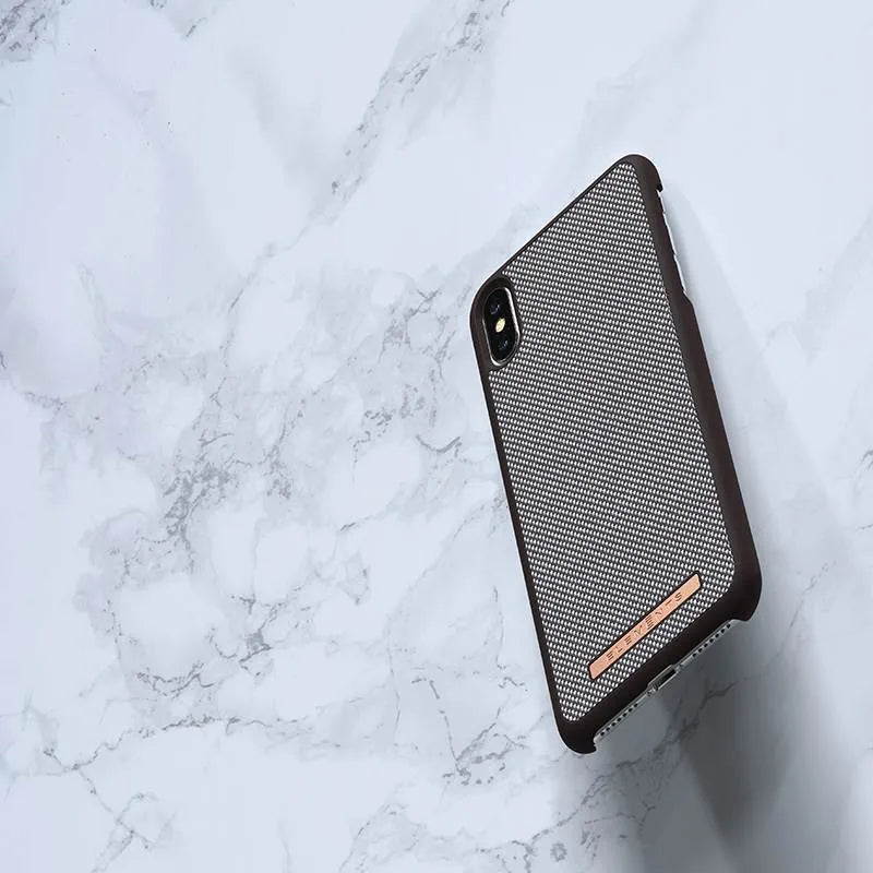 Nordic Elements Saeson Idun – Dėklas skirtas iPhone Xs Max (tamsiai rudas)