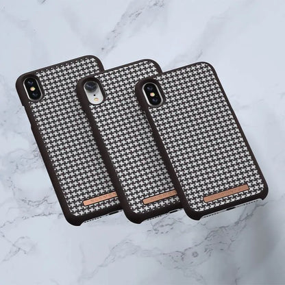 Nordic Elements Saeson Idun – „iPhone XR“ dėklas (tamsiai rudas raštas 2)