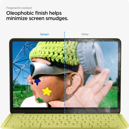Spigen Glas.tR Slim FC – grūdintas stiklas, skirtas MacBook Neo (juodas rėmelis)