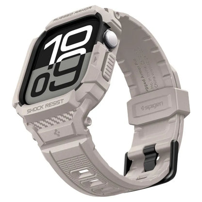 Spigen Rugged Armor Pro V2 – Dirželis su dėklu Apple Watch 10/11 42mm (Smėlio spalvos)