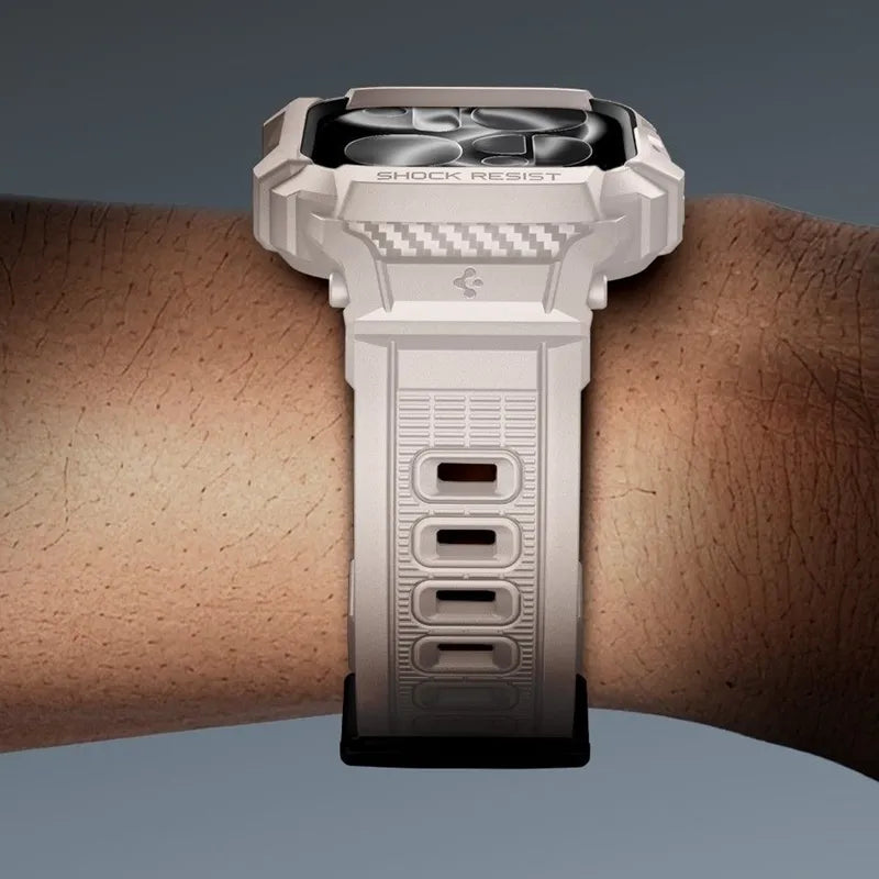 Spigen Rugged Armor Pro V2 – Dirželis su dėklu Apple Watch 10/11 46mm (Smėlio spalvos)