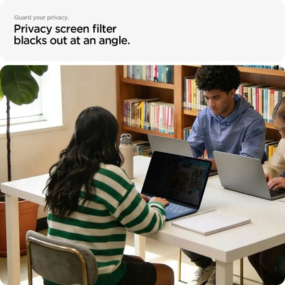 Spigen SafeView - Privatumo plėvelė, skirta MacBook Neo