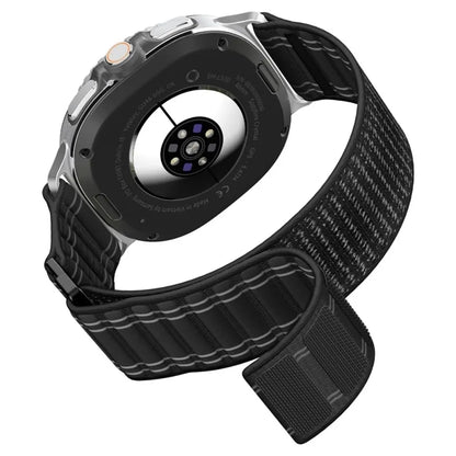 Spigen WBF0 dirželis - juostelė, skirta Samsung Galaxy Watch 8 / 8 Classic 40 / 44 / 46 mm (Juodas) Spigen