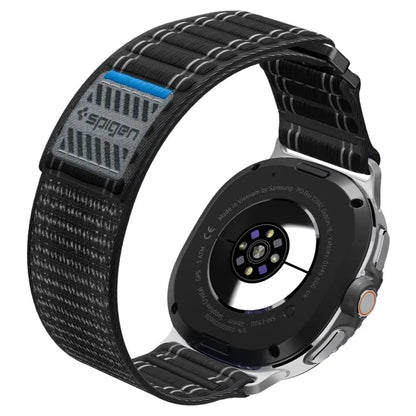 Spigen WBF0 dirželis - juostelė, skirta Samsung Galaxy Watch 8 / 8 Classic 40 / 44 / 46 mm (Juodas) Spigen