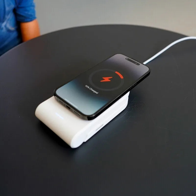STM ChargeTree MAG – 3-in-1 mobilusis belaidis įkroviklis su MagSafe (baltas)