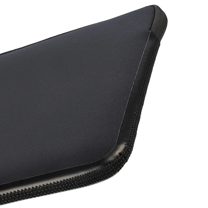 TUCANO Elements 2 – dėklas MacBook Air 13” (M5/M4/M3/M2/M1/2026-2018) / Pro 13" (juodas)