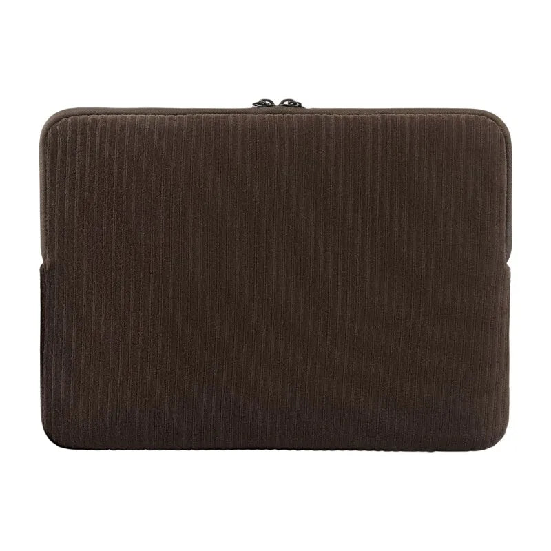 TUCANO Velluto 2 – Dėklas MacBook Air 13" (M5/M4/M3/M2/M1/2026-2018) / Pro 13" / Nešiojamiesiems kompiuteriams 12" (rudos spalvos)