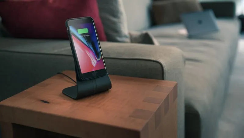 XVIDA greitojo įkrovimo stalas – indukcinis įkroviklis Samsung Quick Charge 2.0 (juodas)